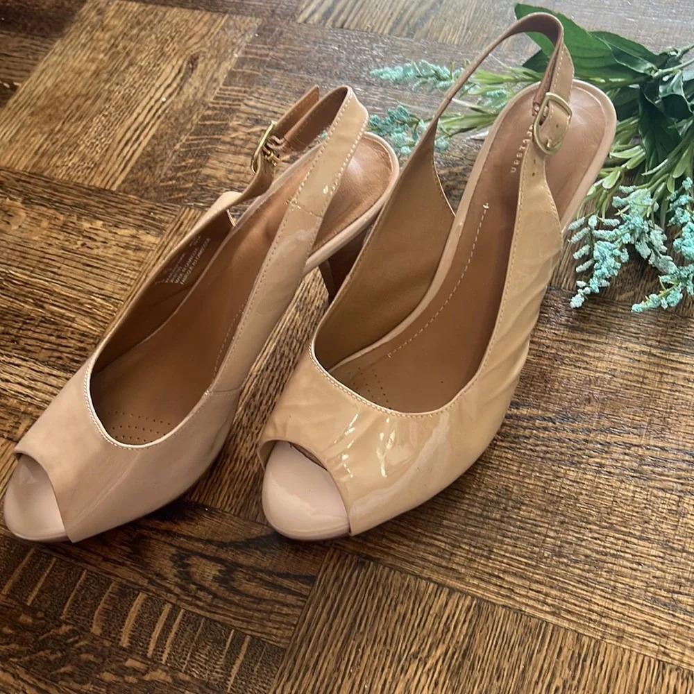 CLARKS  Artisan Beige heels - Picture 3 of 9